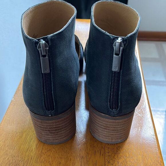 LOVELY LIKE NEW LUCKY BRAND RALWAN BLACK LEATHER CUTOUT BOOTIES SIZE 11 (Euro43) - Picture 4 of 11